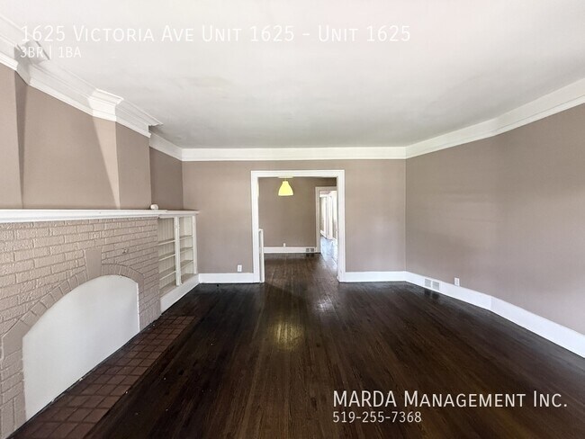 Building Photo - CHARMING 3 BED/1 BATH MAIN FLOOR UNIT + HYDRO, WATER & GAS