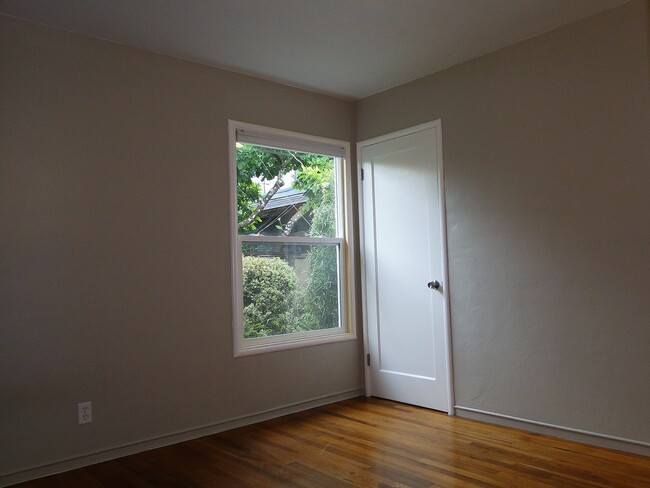 Building Photo - Ground floor side by side duplex