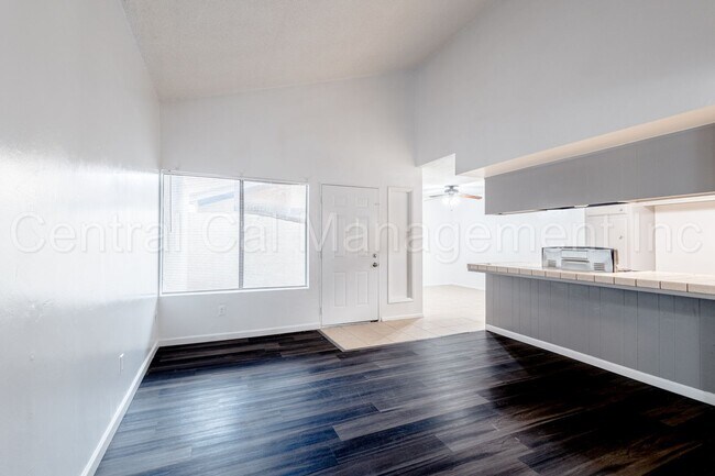 Foto del edificio - 4308 Parkwood Ct
