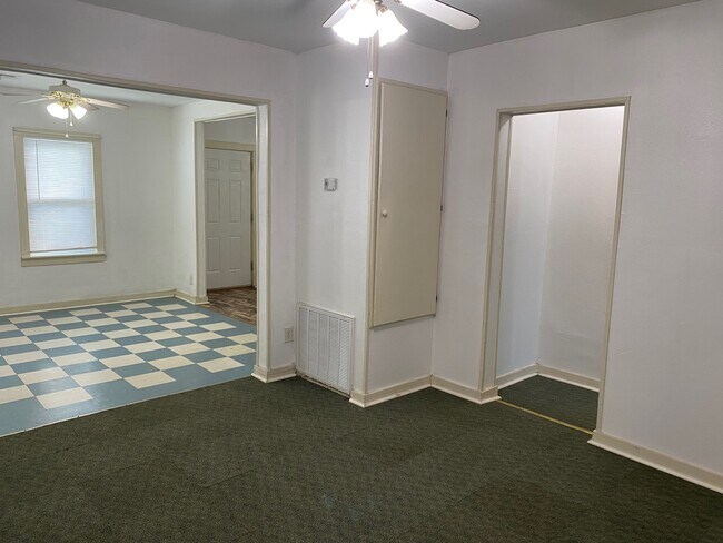 Foto del edificio - 611 Fredonia St