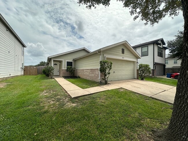 Building Photo - For Lease | 3 Bed, 2 Bath | 1,426 Sq Ft | ...