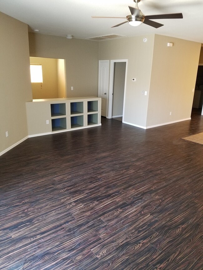 Building Photo - Beautiful 3/2 plus a den for rent near 27th Ave. & Roeser Rd.