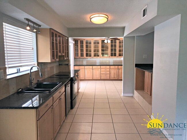 Building Photo - Nice large home in Destin located directly...