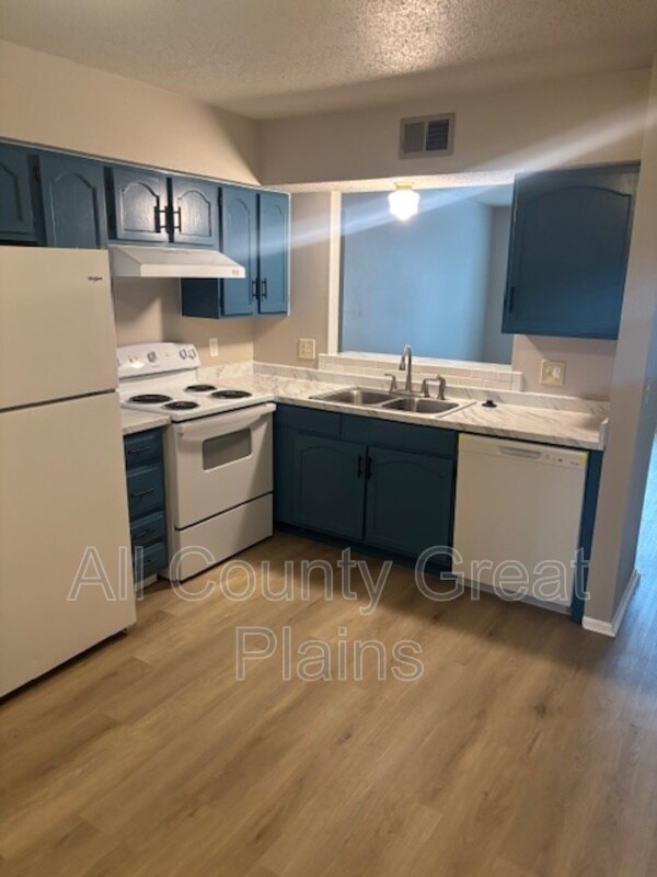 Primary Photo - 609 S Lakehurst Dr