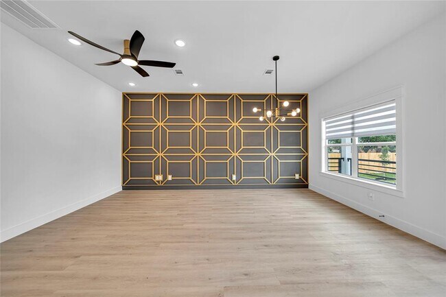 Foto del edificio - 4834 Higgins St