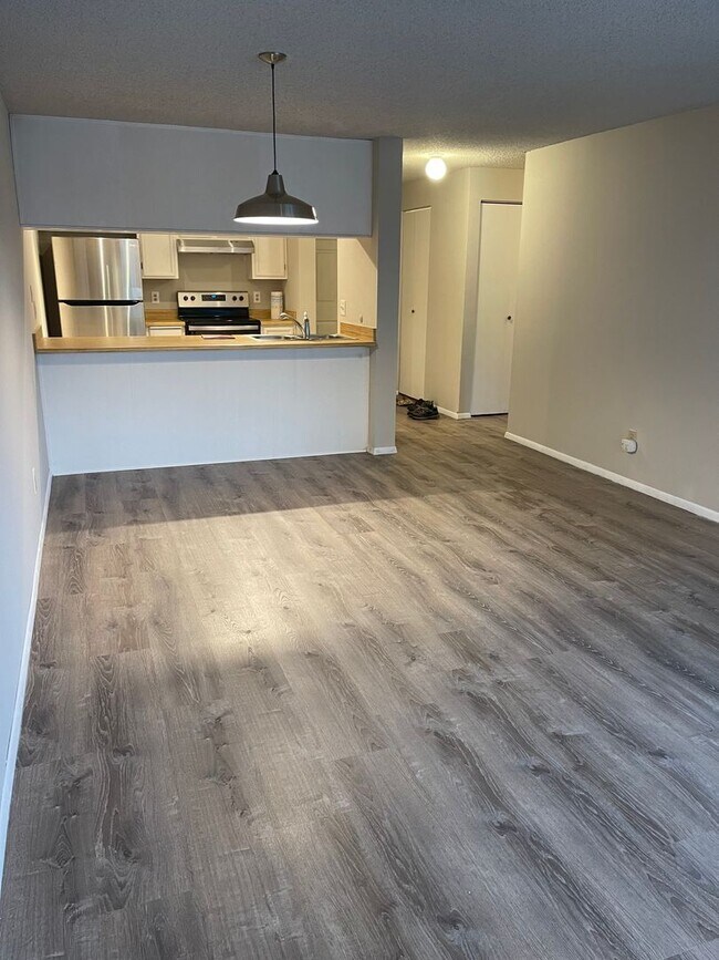 Foto del edificio - Updated Condo at Northgate.