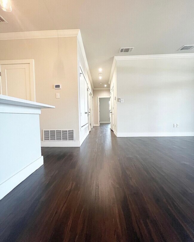 Building Photo - 831 Terrell Rd