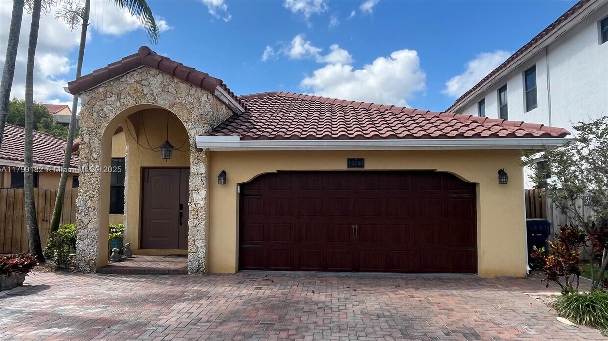 Primary Photo - 10280 NW 10th St