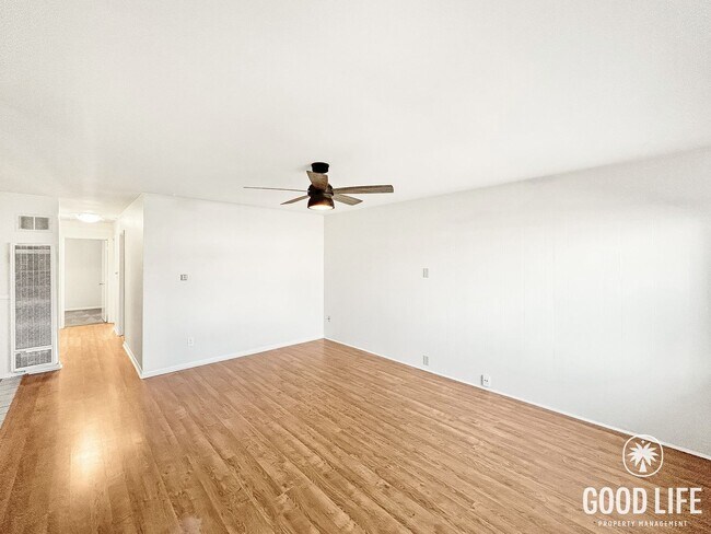 Foto del edificio - Beautiful 3B/2BA w/ Large Yard, 2 Car Garage & RV Parking!