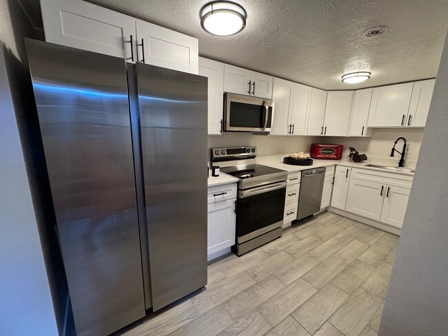 Kitchen - 8330 S Bryce Dr