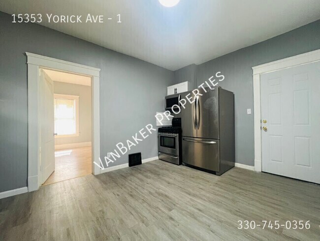 Building Photo - 15353 Yorick Ave