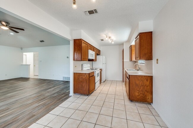 Building Photo - 6610 Darcy Ln