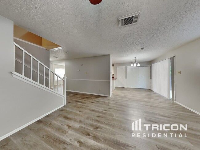 Foto del edificio - 8223 Sunshine Trail Dr