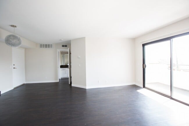 Building Photo - 1400 Edgemont