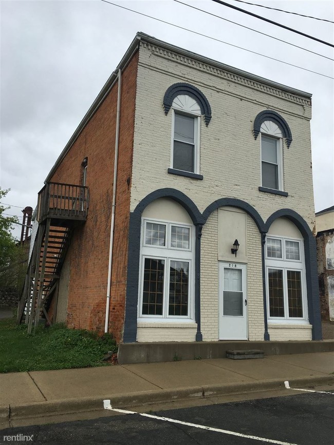 Building Photo - 218 W Main St