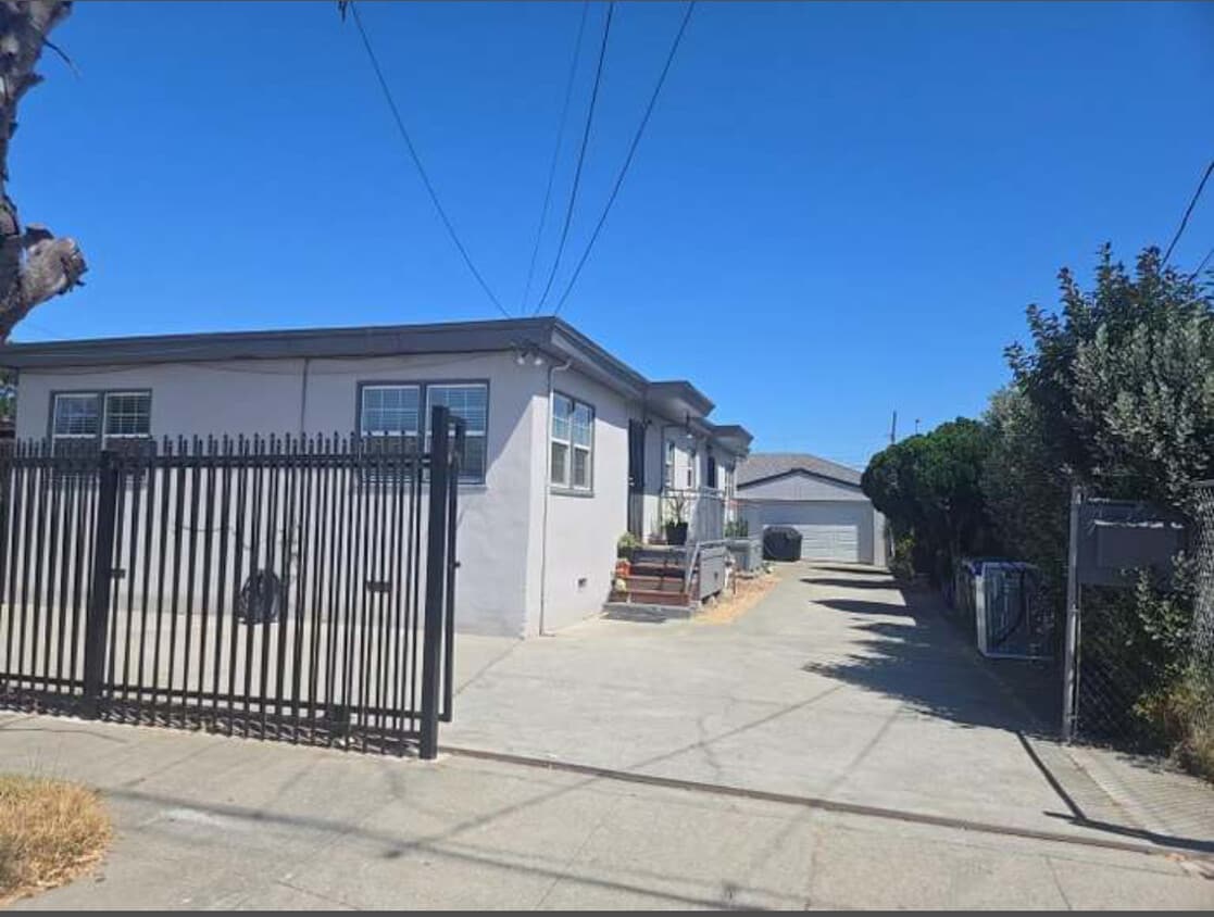 Primary Photo - 559 Duboce Ave
