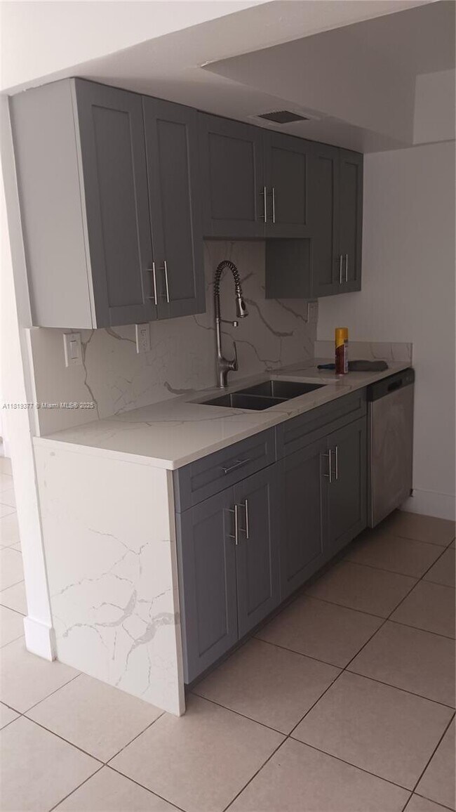 Foto del edificio - 2217 NW 59th Ave