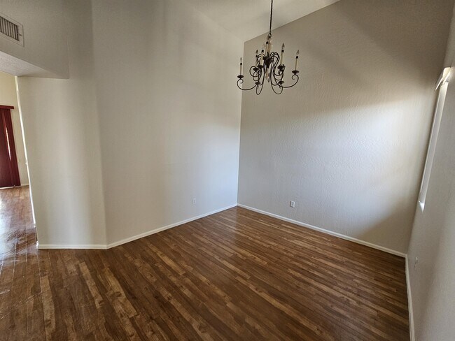 Foto del edificio - 1747 E Northern Ave