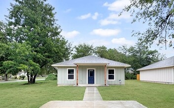 Building Photo - 412 N Bickford Ave