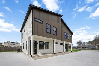 Building Photo - 4804 Carmen St