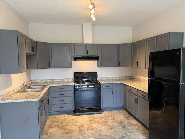 Building Photo - Harding Place