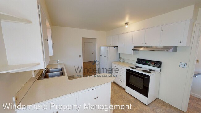 Foto del edificio - 3 br, 1 bath House - 2370 Rainier Dr