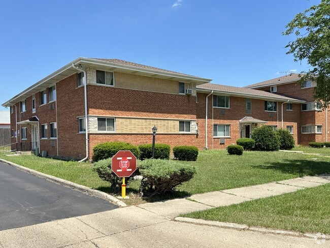 Building Photo - 1418 Carol St