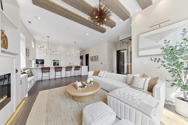 Foto del edificio - 2756 N Magnolia Ave