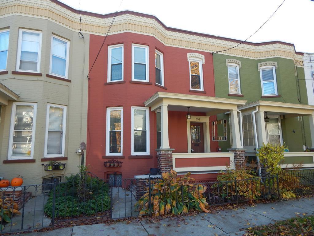 Foto principal - 355 W Clinton St