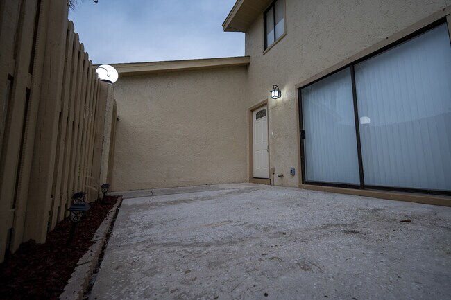 Foto del edificio - 9011 Pebble Creek Dr
