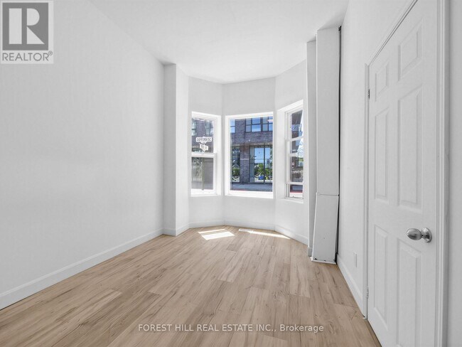 Building Photo - 419 Dufferin St