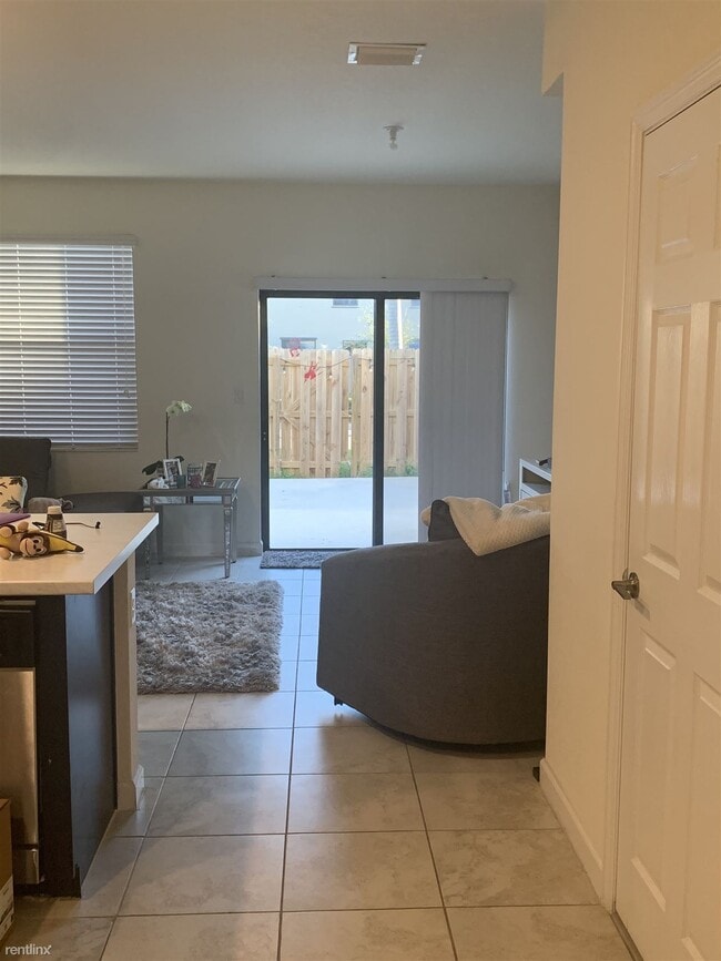 Foto del edificio - 3 br, 2.5 bath Townhome - 11416 SW 250th St