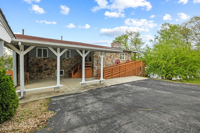 Building Photo - 258 Idlewild Dr