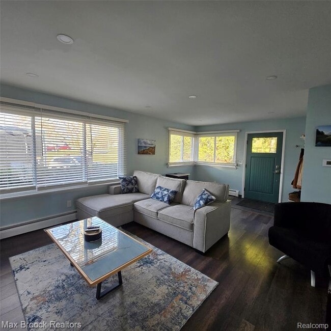 Building Photo - 805 S Winding Dr