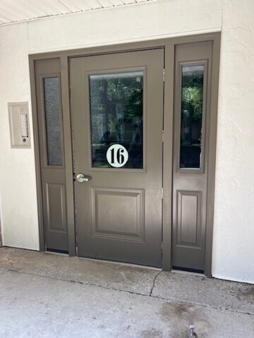 Building Photo - 16 Shadowbrook Ln