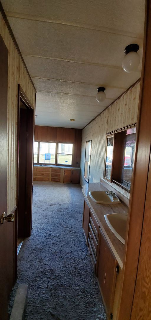 Building Photo - 2 bedroom / 2 bathroom mobile home READY NOW!