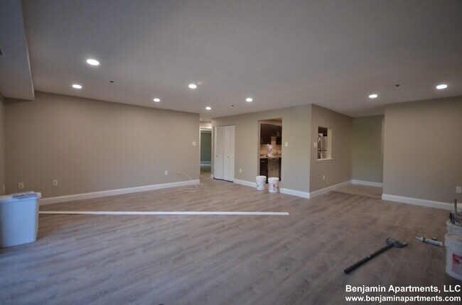 Building Photo - 1093 Beacon St
