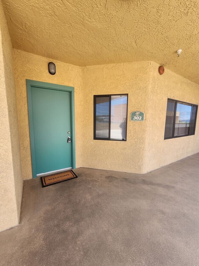 Foto del edificio - Comfortable 1 Bed, 1 Bath Grover Beach Apartment- Water and Trash Included