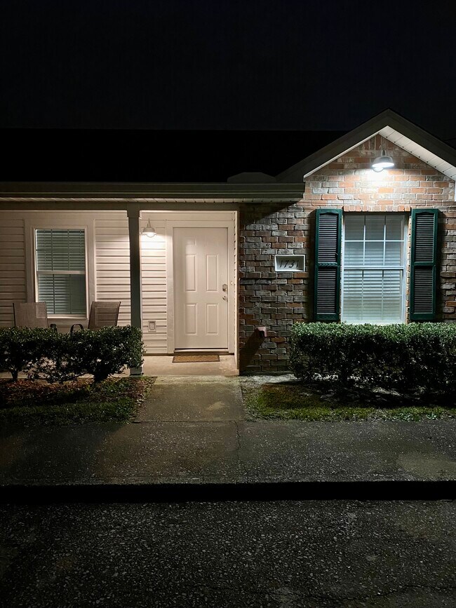Building Photo - 1731 N Tallowood Dr