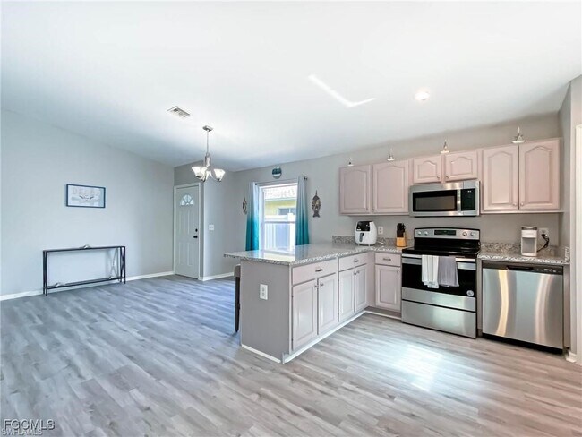 Foto del edificio - 4523 SW 7th Pl