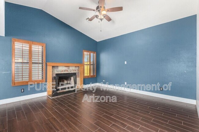 Building Photo - 3925 E Des Moines St