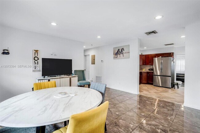 Foto del edificio - 7211 NW 76th St