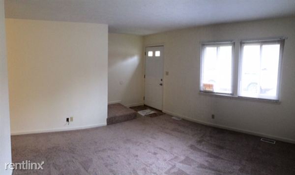 Building Photo - 204 Evergreen Dr