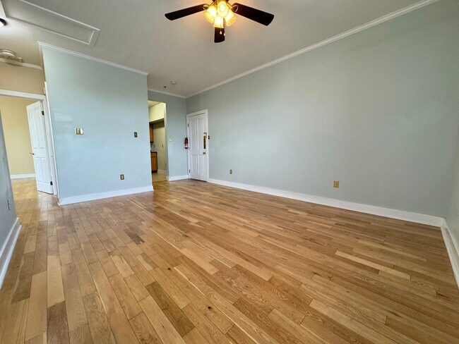 Foto del edificio - TWO BEDROOM CONDO in the hear of Downtown ...