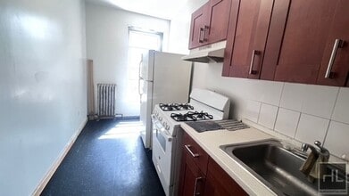 Building Photo - 444 Halsey St