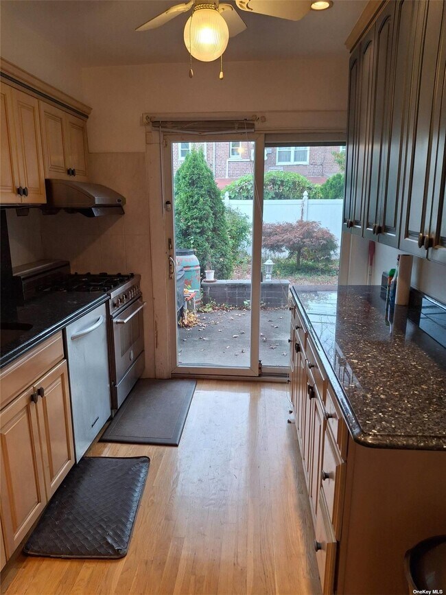 Foto del edificio - 69-22 198th St