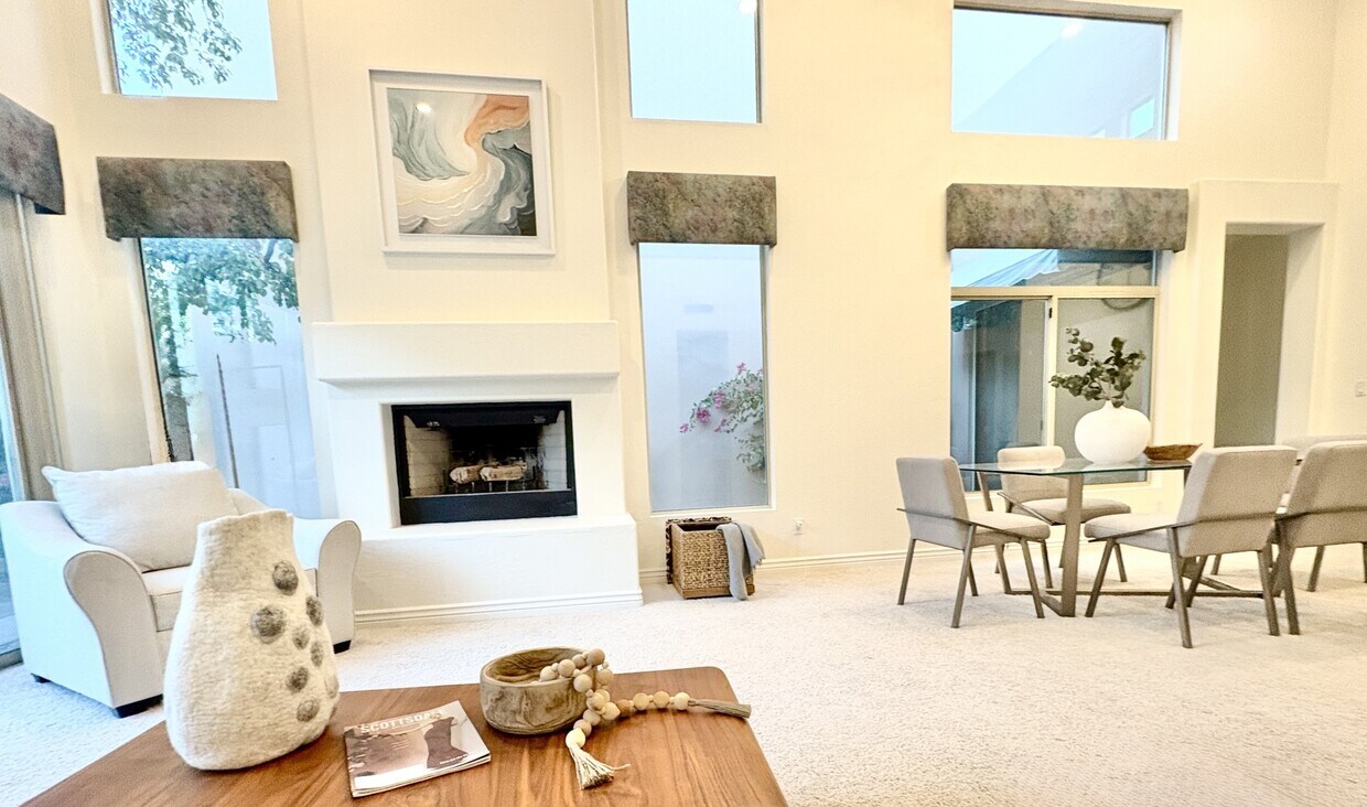 Foto principal - 6711 E Camelback Rd