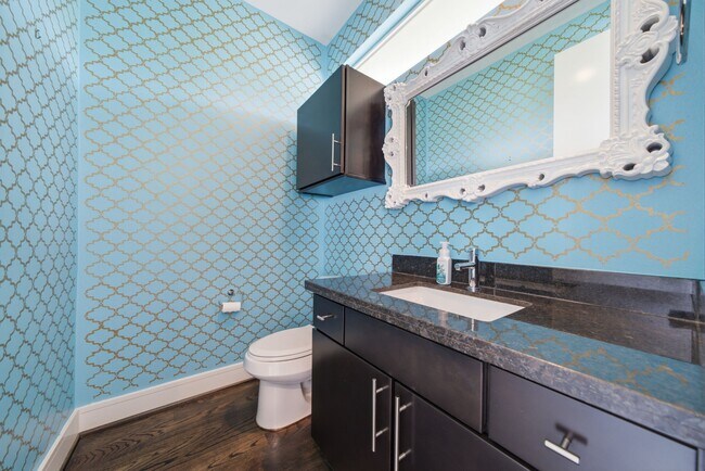Foto del edificio - 1221 W 17th St
