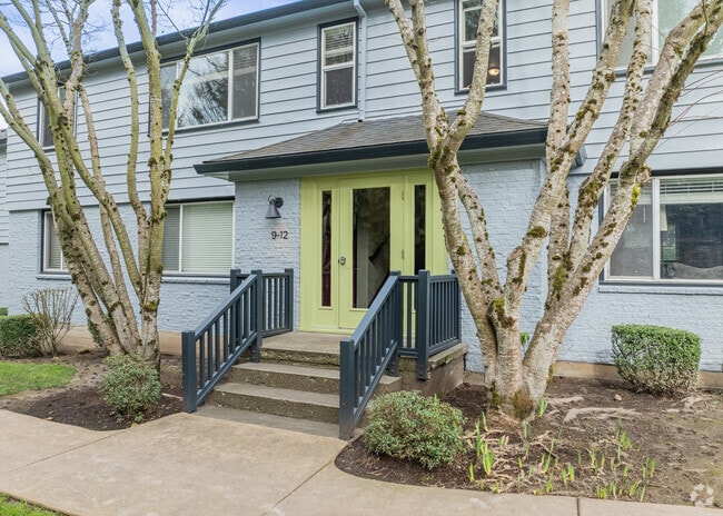 Building Photo - Uptown at Lake Oswego