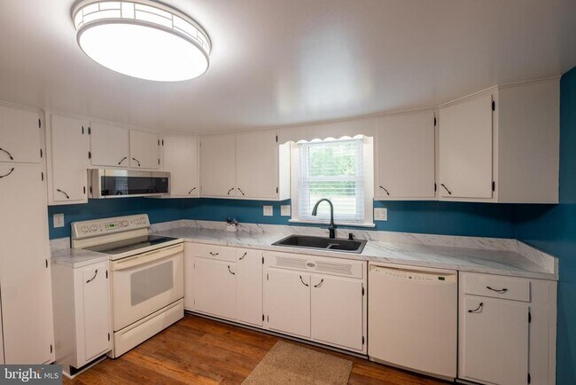 Foto del edificio - 12475 Rock Point Rd